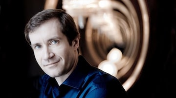 O pianista Nikolai Lugansky, que se apresenta no projeto do Cultura Artística com a Filarmônica de Liège, diz que concertos de Chopin são seus favoritos. Foto: Marco Borggreve