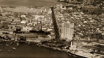 Vista aérea do Rio de Janeiro, da Praça Mauá para a zona sul, tendo ao fundo o Pão de Açúcar, na fotografia de Augusto Malta (864-1957), feita aproximadamente em 1929. Foto: Augusto Malta/Acervo Instituto Moreira Salles 
