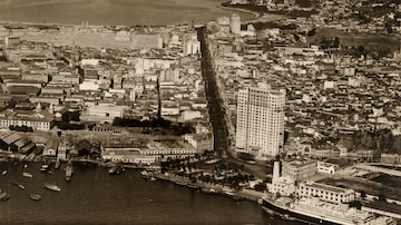 Vista aérea do Rio de Janeiro, da Praça Mauá para a zona sul, tendo ao fundo o Pão de Açúcar, na fotografia de Augusto Malta (864-1957), feita aproximadamente em 1929. Foto: Augusto Malta/Acervo Instituto Moreira Salles 