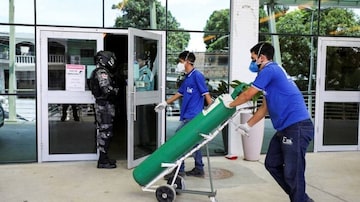 Estoque de oxigênio acabou em vários hospitais de Manaus, levando pacientes internados à morte por asfixia, em janeiro de 2021. Foto: Bruno Kelly/ Reuters