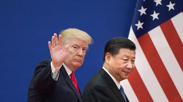Trump e o presidente chinês, Xi Jinping, em encontro em Pequim. Foto: Nicolas ASFOURI / AFP