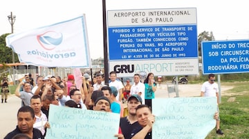 Sindicato dos Aeroviários de Guarulhos (Sindgru) faz protesto pela abertura da ponte sobre o Rio Baquirivu. Foto: Sindgru