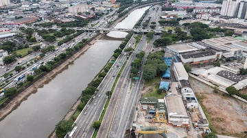 Desmoronamento em obra do Metrô causou interdição de pistas na Marginal. Foto: Leandro Martins / Estadão