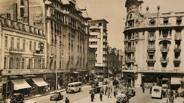 Romance de Mihail Sebastian se passa em Paris, mas a Bucareste de sua Romênia passava pelos mesmos fenômenos de urbanização. Foto: Domínio público
