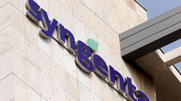 FILE PHOTO: The logo of Swiss agrochemicals maker Syngenta is seen at its headquarters in Basel, Switzerland July 22, 2016.    REUTERS/Arnd Wiegmann/File Photo. Foto: Arnd Wiegmann/Reuters 