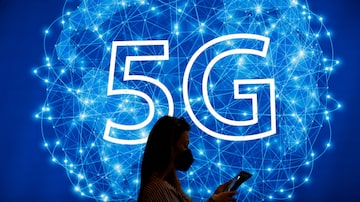 5G é a próxima geração de conexão móvel, que promete maior velocidade e menor latência. Foto: Albert Gea/Reuters - 1/3/2022