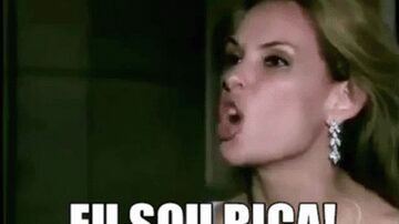 Carolina Ferraz no meme 'Eu sou rica'. Foto: Reprodução/TV Globo