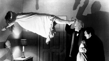 Cena de 'O Exorcista', de 1973, com Linda Blair, Max Von Sydow e Jason Miller. Foto: REUTERS/Warner Bros/Handout