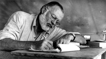 O escritor norte-americano Ernest Hemingway. Foto: Acervo Estadão