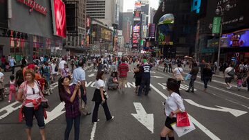Nova York abriu vias para os pedestres. Foto: Michael Nagle/Reuters