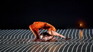 Pixel. Espetáculo de Mourad Merzouki mescla coreografias em um palco interativo e virtual. Foto: Laurent Philippe|Divulgação