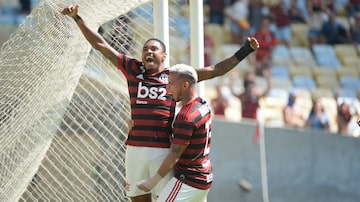 No Maracanã lotado, Vitinho dedica gol sobre a Chapecoense à mãe. Foto: Alexandre Vidal/Flamengo