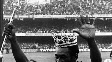 Pelé em sua despedida pela seleção brasileira no Morumbi., em 1971. Foto: Domicio Pinheiro/ Estadão