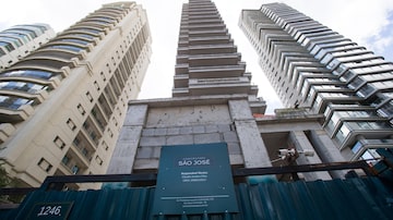 Prédio de luxo erguido sem alvará no Itaim Bibi. Foto: Tiago Queiroz/Estadão