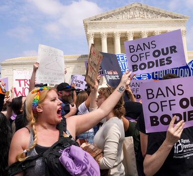 Mulheres participam de manifestação na frente da Suprema Corte americana