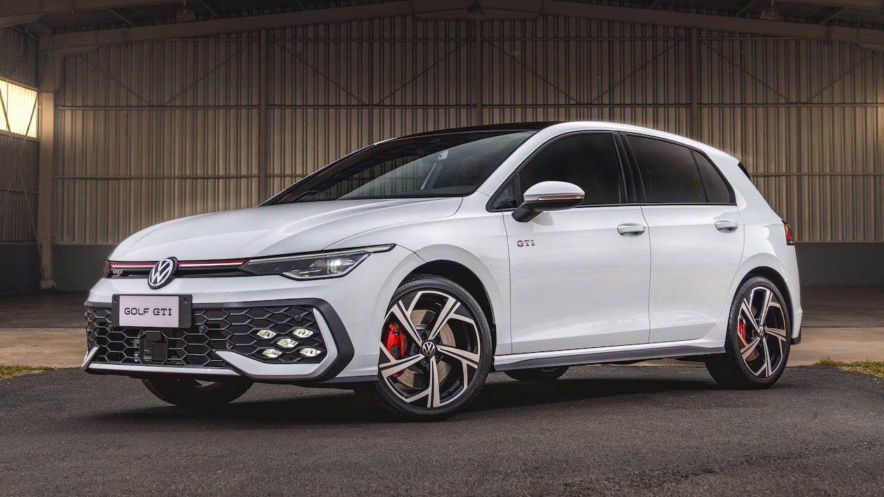 Hatch retorna ao País após ficar fora de linha por 6 anos e vem importado da Alemanha na versão icônica GTI. Foto: VW/Divulgaç Hatch retorna ao País após ficar fora de linha por 6 anos e vem importado da Alemanha na versão icônica GTI. Foto: VW/Divulgaç