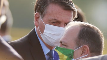 General da ativa Eduardo Pazuello, ministro da Saúde, ao lado do presidente Jair Bolsonaro. Foto: Adriano Machado / Reuters
