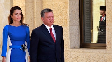 A rainha Rania e o rei Abdullah II, da Jordânia, participam de evento no palácio real em Amã, em março de 2013. Foto: Reuters/Muhammad Hamed
