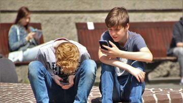 
Segundo estudo, 21% dos adolescentes checam as redes sociais para saber se ninguém está falando mal deles
