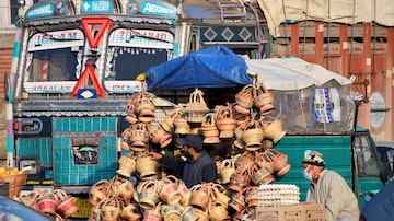 A vendor displays "Kangris", traditional fire pots made of clay and twigs in which hot charcoal is kept, for sale at a market in Srinagar, November 27, 2020. Picture taken November 27, 2020. REUTERS/Sanna Irshad Mattoo