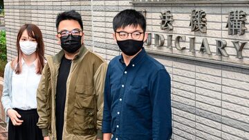 Os ativistas pró-democraciaAgnes Chow, Ivan Lam e Joshua Wong chegam na chegada para o julgamento em Hong Kong. Foto: Peter PARKS/AFP