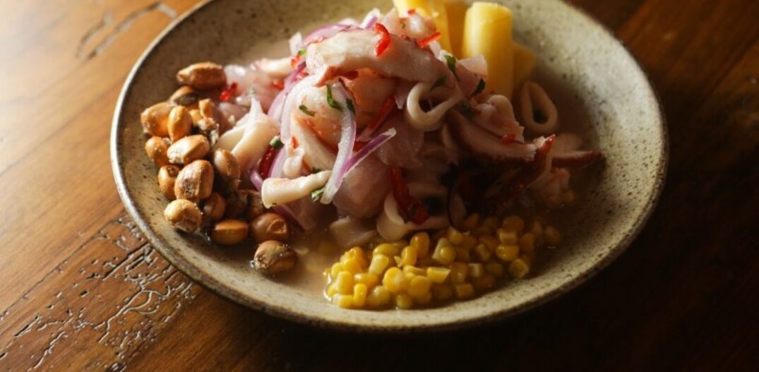 Ceviche, o protagonista do menu, para não temer nem coentro nem picância. Foto: Gabriela Biló|Estadão Ceviche, o protagonista do menu, para não temer nem coentro nem picância. Foto: Gabriela Biló|Estadão