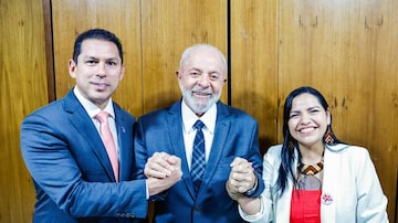 O ex-deputado Marcelo Ramos, o presidente Luiz Inácio Lula da Sila e a secretária nacional de mulheres do PT, Anne Moura. Foto: @annemouraam via Instagram