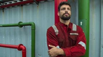 Dante, gerente da plataforma PLT 137, interpretado por Cauã Reymond, agora está envolvido em novas tramas. Foto: TV Globo / Estevam Avellar