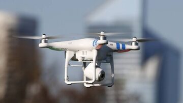No Brasil, drones que voam a mais de 120 metros de altitude só poderão sair do chão com autorização. Foto: REUTERS