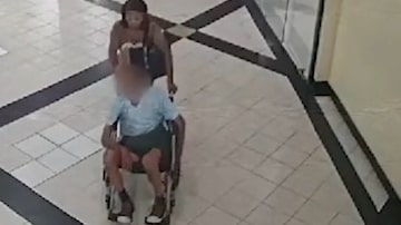Imagens mostram mulher circulando com idoso morto antes de chegar a banco no Rio. Foto: Reprodução