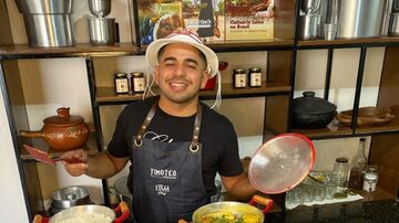 Chef de cozinha Timoteo Domingos, que se intitula como rei do cacto, recebeu alta após 25 dias internados por conta de um acidente de moto. Foto: Instagram/@reidocactoof
