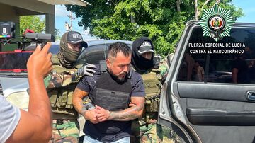 Elvis Riola de Andrade, o Cantor, foi preso na Bolívia pela Fuerza Especial de Lucha Contra el Narcotráfico, em 10 de janeiro de 2024. Foto: @BOLIVIA.FELCN Via Facebook