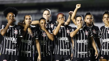 Jogadoras protestam no Brasileirão Feminino após retorno de técnico acusado de assédio. Foto: Rodrigo Gazzanel/Ag