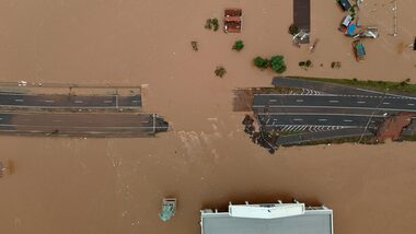 Chuva causou inundações em diferentes regiões, como em Lajeado (foto), no interior do Estado