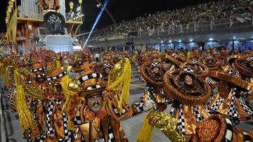 EDITORS NOTE: Graphic content / Revelers of the Mocidade Alegre samba school perform during the second night of carnival at the Sambadrome in Sao Paulo, Brazil, early on February 11, 2024. (Photo by NELSON ALMEIDA / AFP)