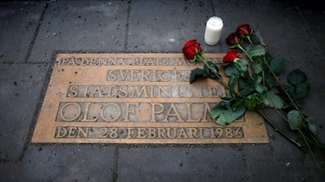 Local do assassinato de Olof Palme em Estocolmo é marcado por homenagens. Foto: Bob Strong/Reuters