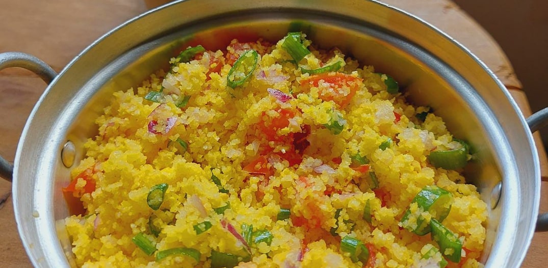 O chef de cozinha ensinou o passo a passo de suas receitas clássicas de cuscuz de mandioca e de milho. Foto: Jeanine Vierira O chef de cozinha ensinou o passo a passo de suas receitas clássicas de cuscuz de mandioca e de milho. Foto: Jeanine Vierira