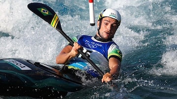 Pepê Gonçalves levou mais uma medalha de bronze na Copa do Mundo de Canoagem slalom em Pau, na França. Foto: Stoyan Nenov/ Reuters