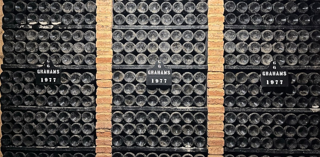 A impressionante leva de vinhos do Porto vintage de 1977. Foto: Matheus Mans/Estadão