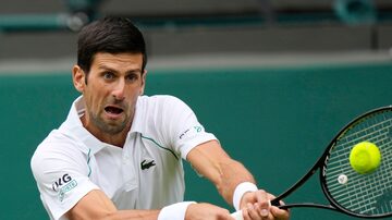 Aos 34 anos, Novak Djokovic possui 20 grandes títulos na categoria simples, mesmo número de Rafael Nadal e Roger Federer. Sérvio foi o escolhido de Pete Sampras como o 'maior de todos os tempos'. Foto: Alastair Grant / AP
