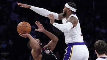 Carmelo Anthony foi destaque em vitória do Los Angeles Lakers. Foto: Mark J. Terrill / AP