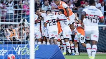 São Paulo contou com gol de Luiz Gustavo para superar a Portuguesa neste sábado. Foto: Ronaldo Barreto/Ag. Paulistão