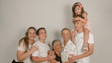 Izabel Rodrigues Monteiro da Silva com o marido, filhos e netos. Foto: Arquivo pessoal