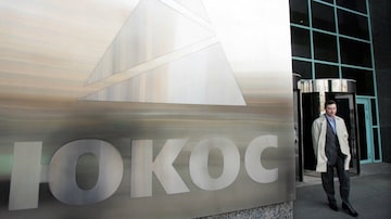 A Yukos, que era a maior petroleira da Rússia, foi pressionada por dezenas de queixas fiscais a partir de 2004. Foto: Natalia Kolesnikova/AFP