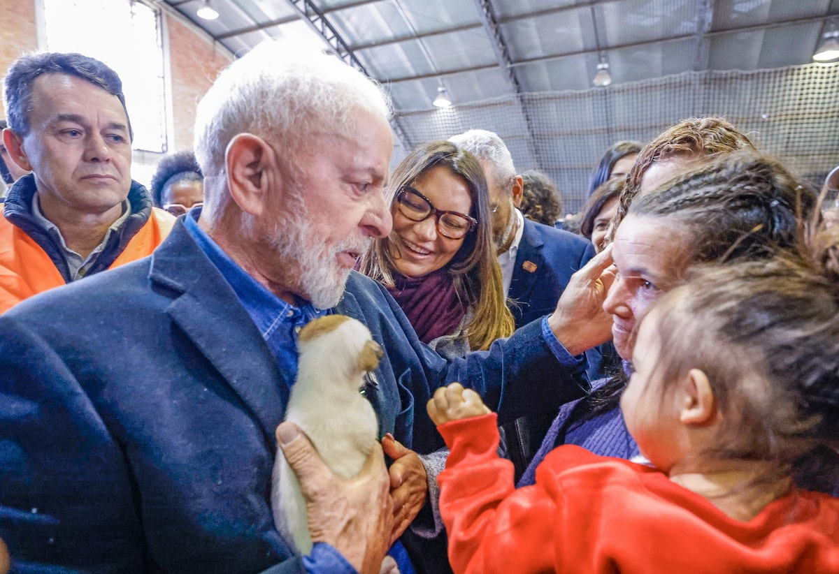 Lula visita abrigo para vítimas das enchentes em São Leopoldo, Rio Grande do Sul