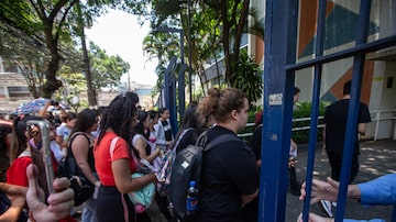 TB SAO PAULO SP 05/11/2023 METRÓPOLE - ENEM 2023 - Candidatos chegam para a prova do ENEM 2023 em Universidade na zona sul de São Paulo. FOTO TABA BENEDICTO /  ESTADAO. Foto: Taba Benedicto/Estadão