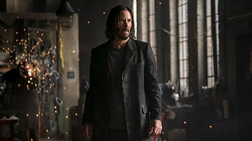 Keanu Reeves volta ao papel de Neo no enigmático e romântico 'Matrix Resurrections'. Foto: Murray Close/Warner Bros. Pictures