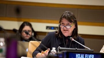 'A indústria de alimentos continua produzindo produtos que sabemos ser prejudiciais à saúde humana e ao meio ambiente', diz a relatora especial da ONU sobre o direito à alimentação, Hilal Elver. Foto: Flickr ONU Mulheres