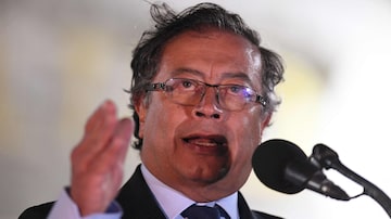 Colombia's President Gustavo Petro delivers a speech during a ceremony to appoint Ivan Velasquez as the new Defence Minister at the Jose Maria Cordova Military School in Bogota, on August 20, 2022. (Photo by DANIEL MUNOZ / AFP). Foto: Daniel Munoz/AFP