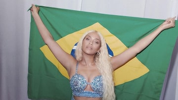 Beyoncé aparece segurando bandeira do Brasil e utilizando roupas de marca brasileira em novo post no Instagram. Cantora apareceu de surpresa em Salvador, na Bahia, na última quinta-feira, 21 de dezembro de 2023. Foto: Reprodução/Instagram: @beyonce